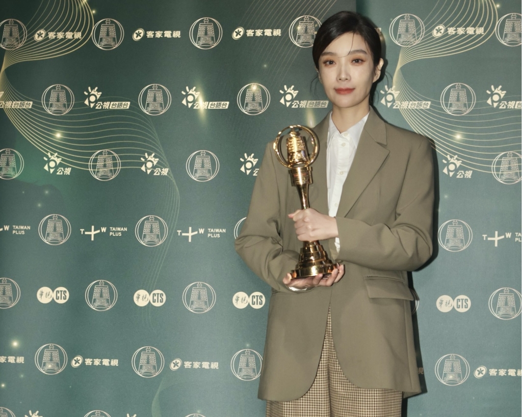蔡淑臻冷靜奪「視后」 自曝忘一段感謝詞相當懊惱! 聞《村裡來了個暴走女外科》奪大獎爆哭