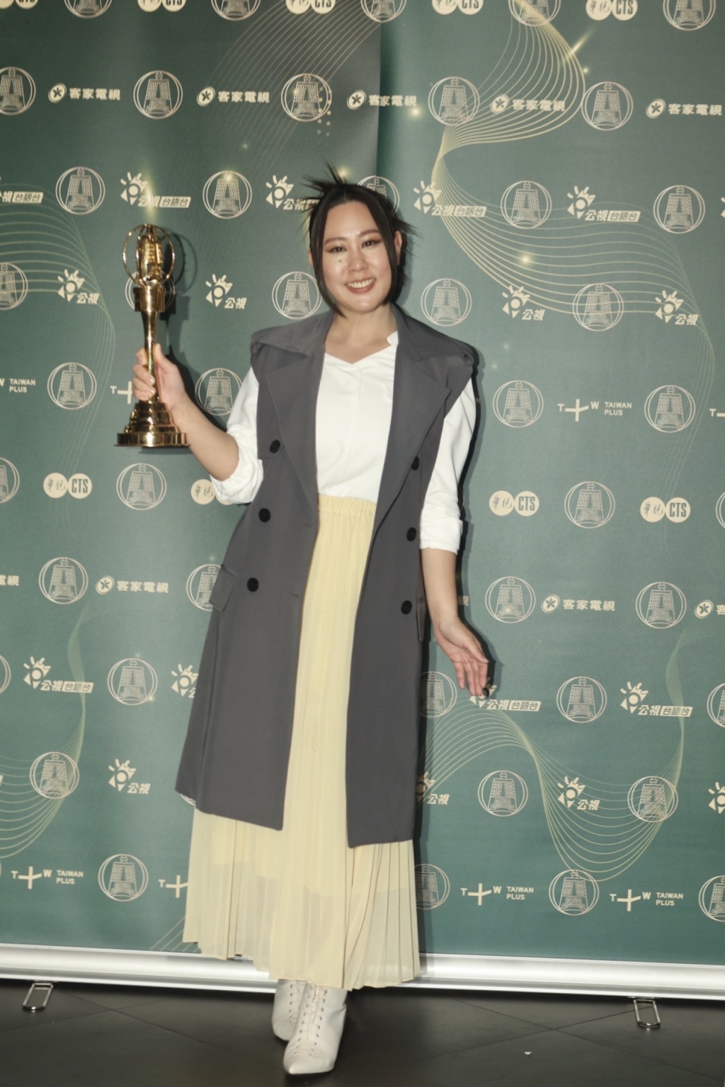 蔡淑臻冷靜奪「視后」 自曝忘一段感謝詞相當懊惱! 聞《村裡來了個暴走女外科》奪大獎爆哭