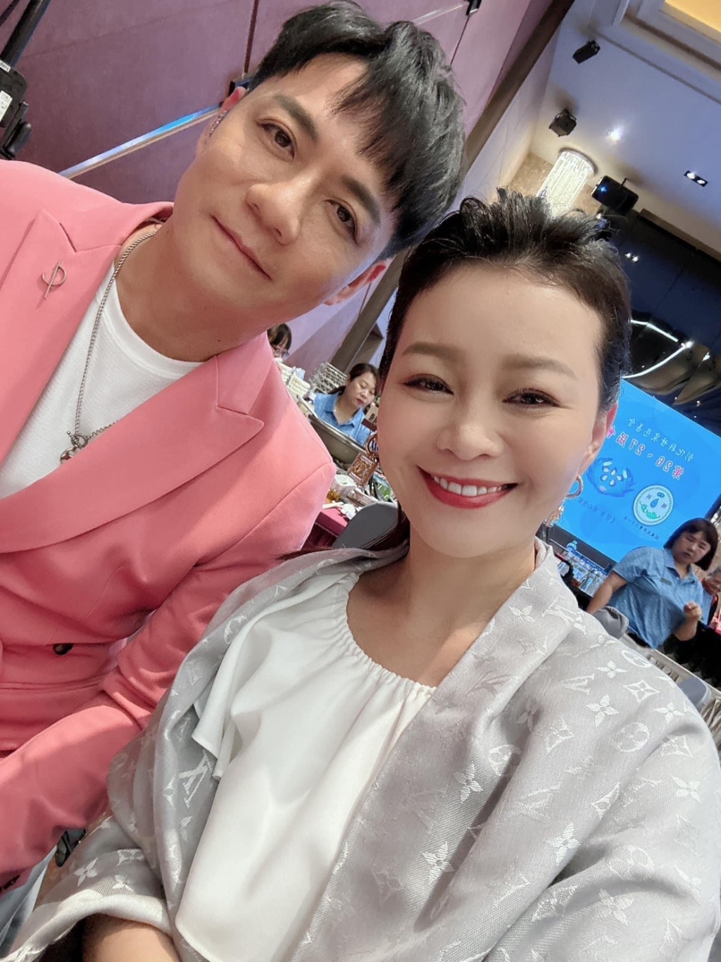 陳隨意老婆謝宜君高鐵自摔縫6針!「黃金歲月」演唱會練唱他露面全說了