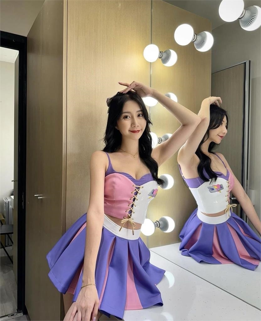 Wendy曬電豹女「全新惹火制服」！綁帶緊勒「夢幻身材」網嗨炸