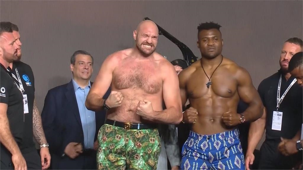 擂台賽前記者會「嘴砲大戰」　拳王福瑞嗆對手身材像肥香腸