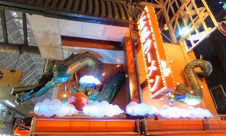 快新聞/大阪道頓堀拉麵店「巨龍招牌將斷尾」 隔壁地主告贏了