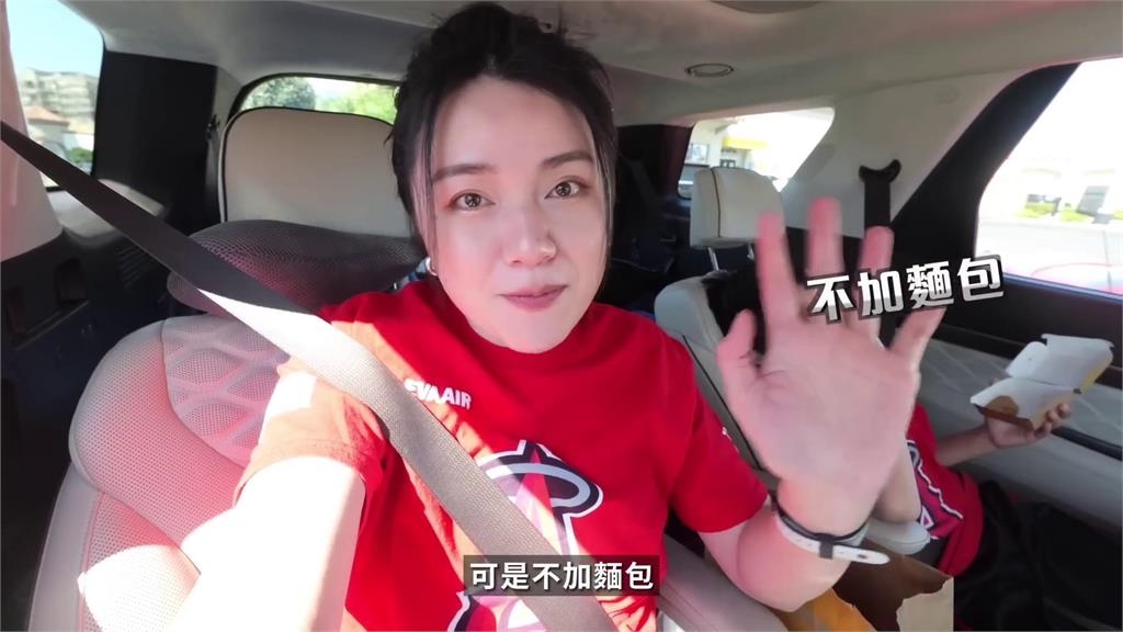 尪為減肥「點漢堡要求不加麵包」 包裝一開她笑翻:這什麼東西