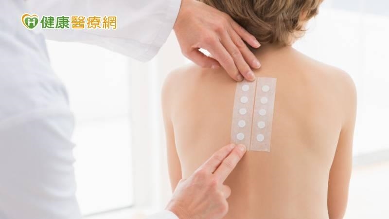 孩童秋冬易過敏 中醫「穴道敷貼」溫和效果佳 孩童秋冬易過敏 中醫「穴道敷貼」溫和效果佳