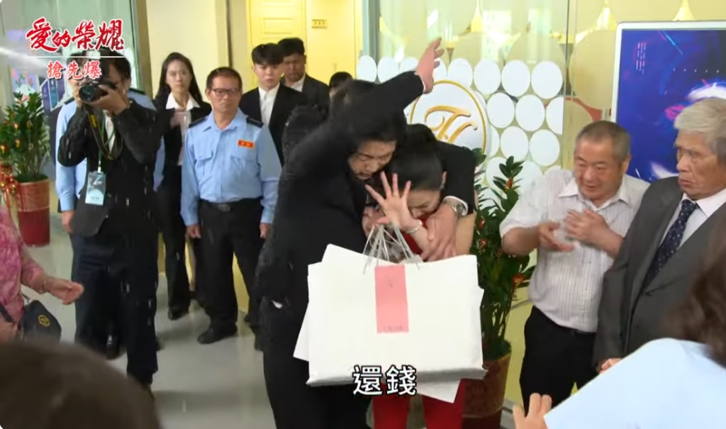 《愛的榮耀-EP3精采片段》討債鬼抓錯人? 千金驚變妓女?