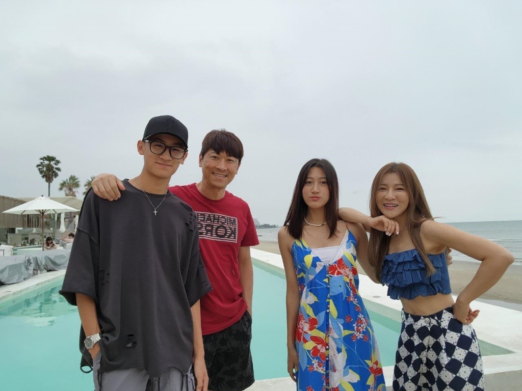 遺傳爸媽好基因！侯昌明、曾雅蘭愛女出國求學才一個多月「從少女轉變成熟自信美」引網友驚呼