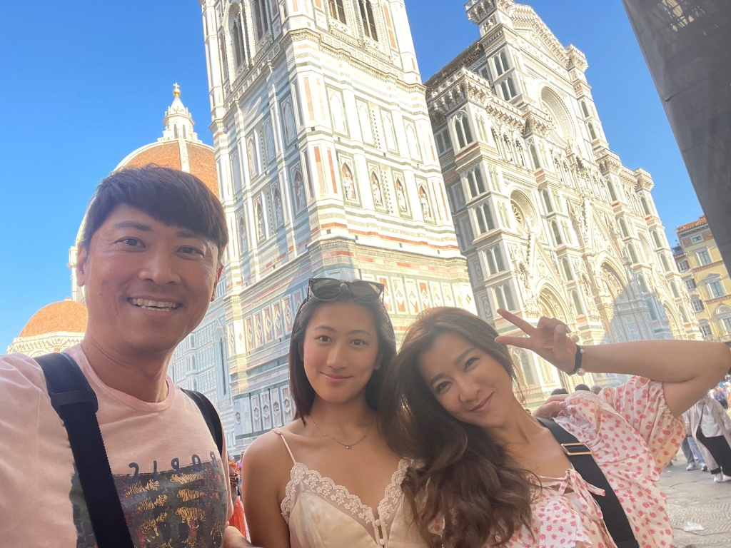 遺傳爸媽好基因！侯昌明、曾雅蘭愛女出國求學才一個多月「從少女轉變成熟自信美」引網友驚呼