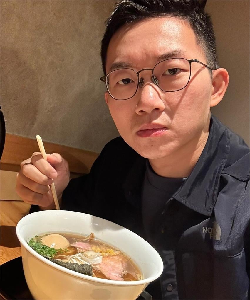 你誰？視網膜「暴瘦＋脫細框眼鏡」整尊魔改變潮男　網驚：志褀不孤單