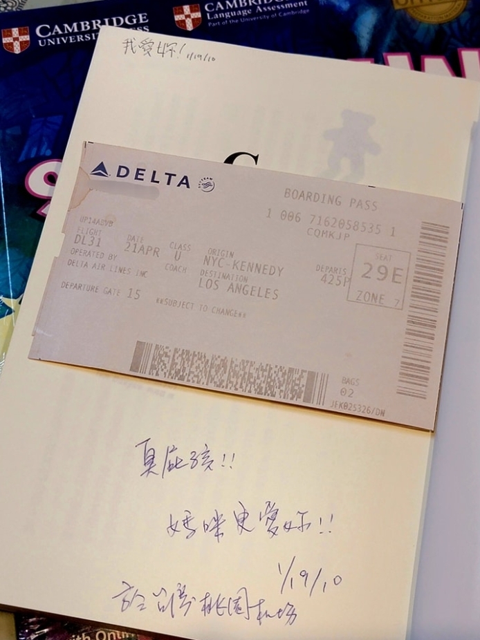 二手書內「泛黃機票」藏洋蔥！跨越13年「親子情書」暖哭千網