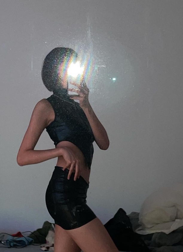 黃品源20歲混血女兒長大了!自拍「凹出魔鬼曲線」辣暈全場