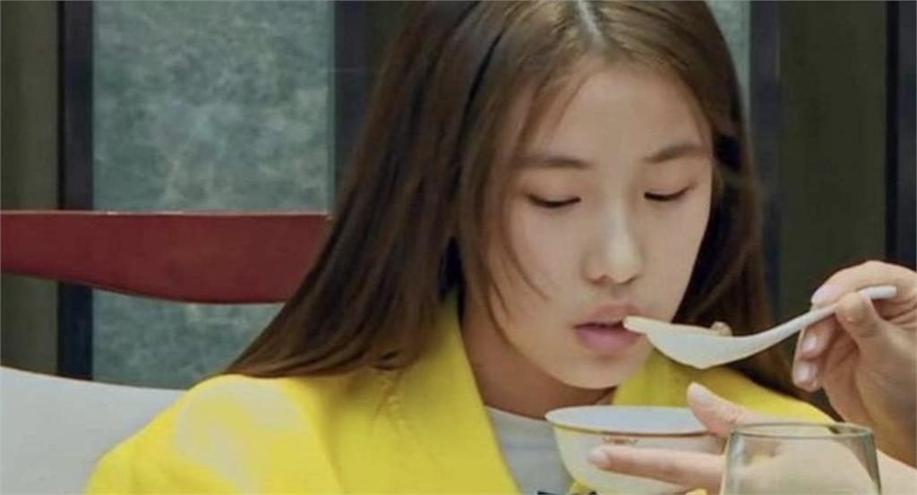 16歲巨嬰「吃飯靠人餵」1天花48萬　暴紅6年後現況曝網歪樓：超美