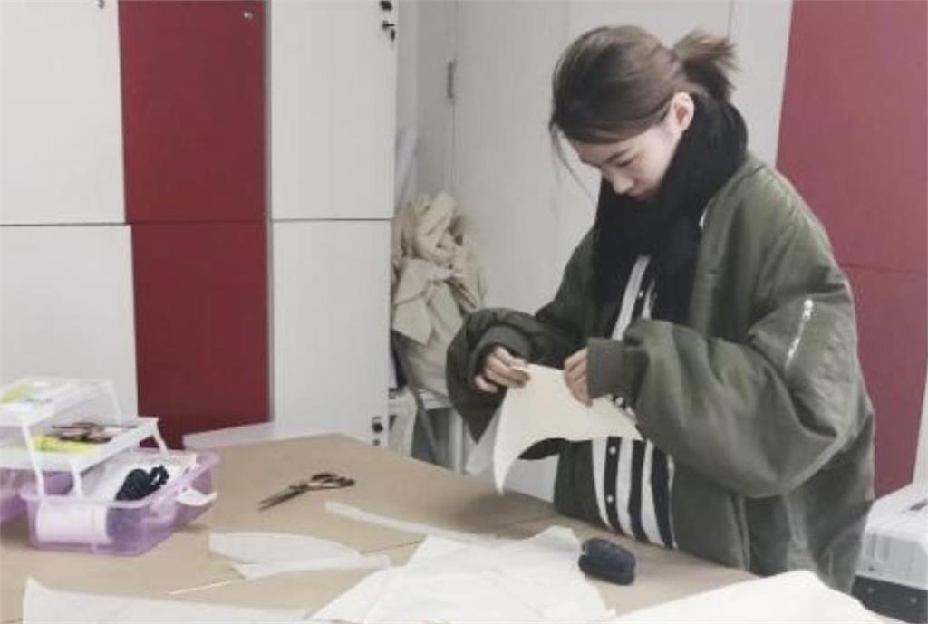 16歲巨嬰「吃飯靠人餵」1天花48萬　暴紅6年後現況曝網歪樓：超美