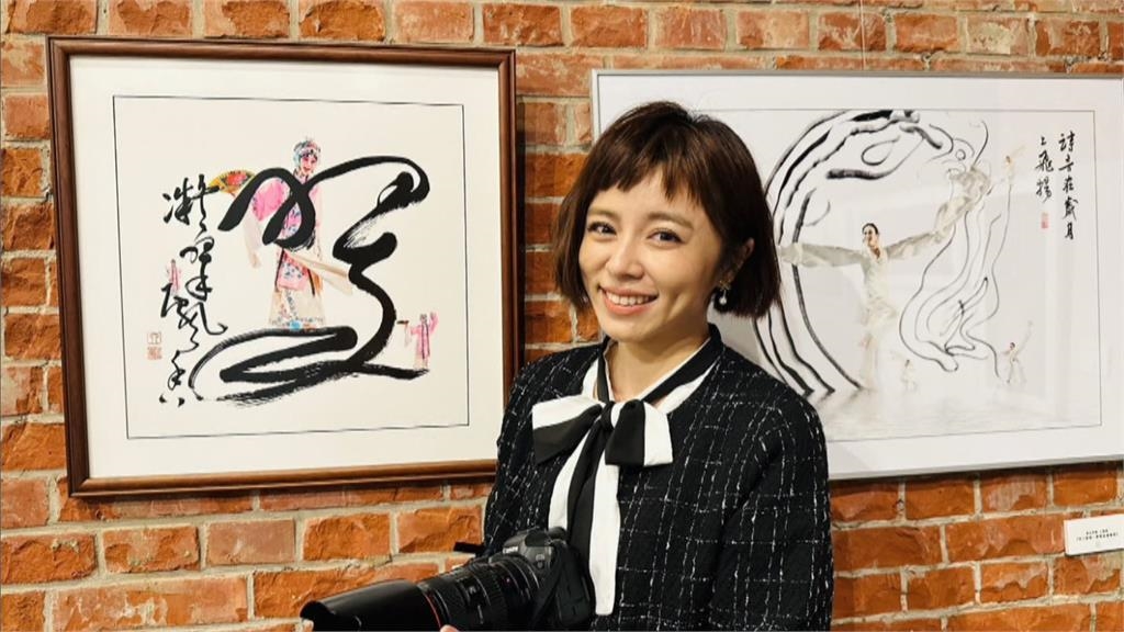 王瞳現身成大欣賞黃華安個展 短髮新造型吸睛 王瞳現身成大欣賞黃華安個展 短髮新造型吸睛