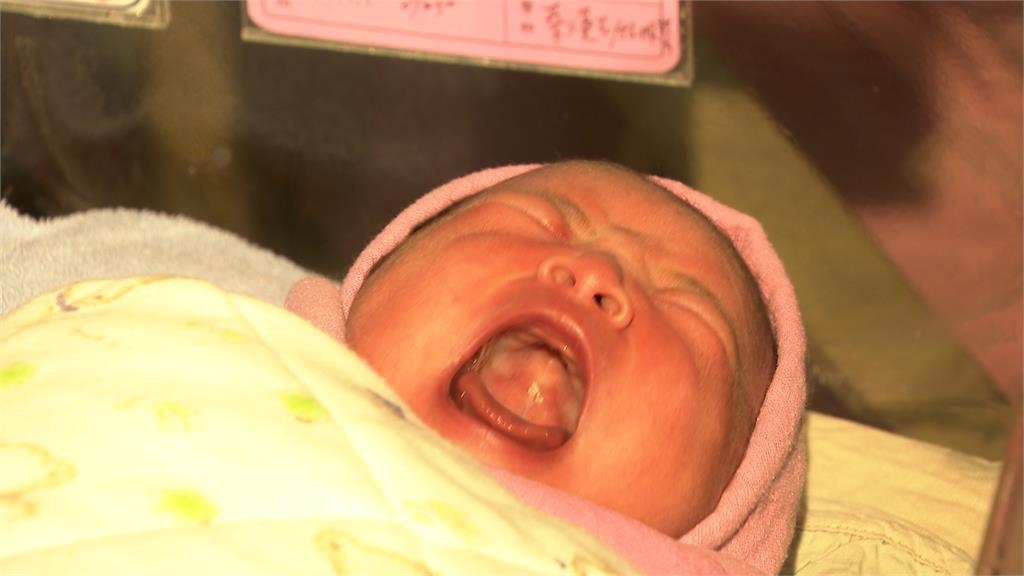 小孩出生到大學「需多少錢」?她曝「窮養金額」嚇壞網:子宮都要萎縮