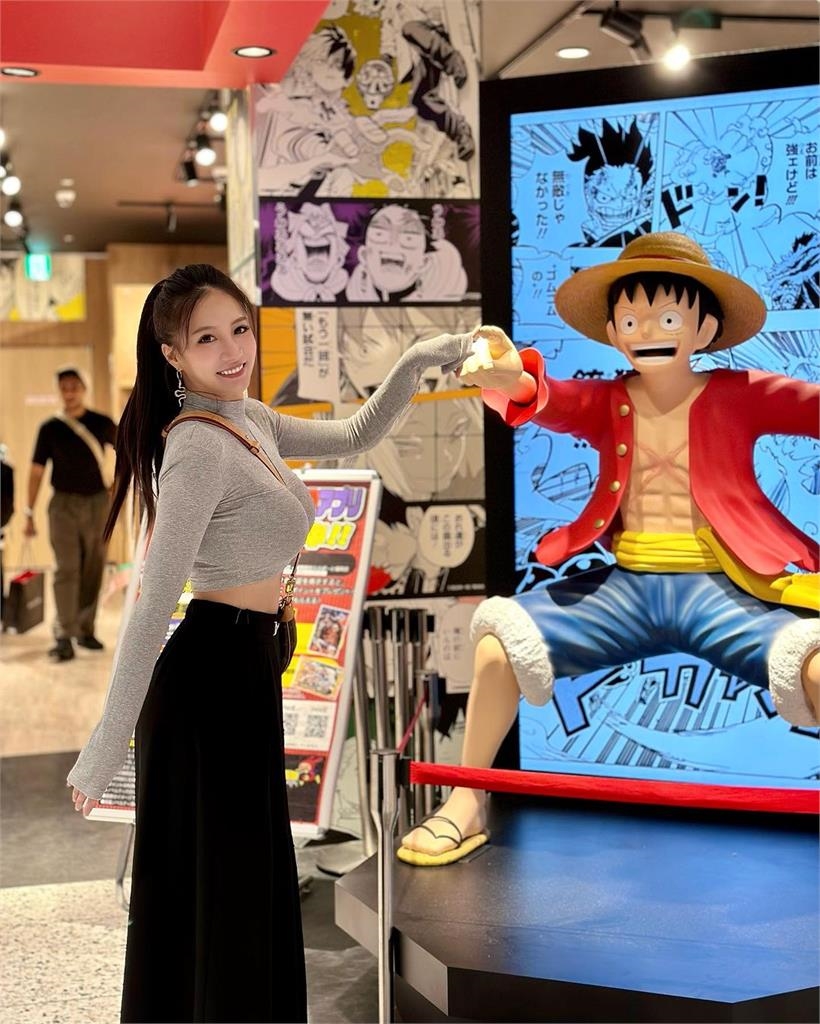 真人蛇姬合影魯夫「上衣穿太薄」!慘遭斜包勒出「殘暴女帝」網感動:長大了