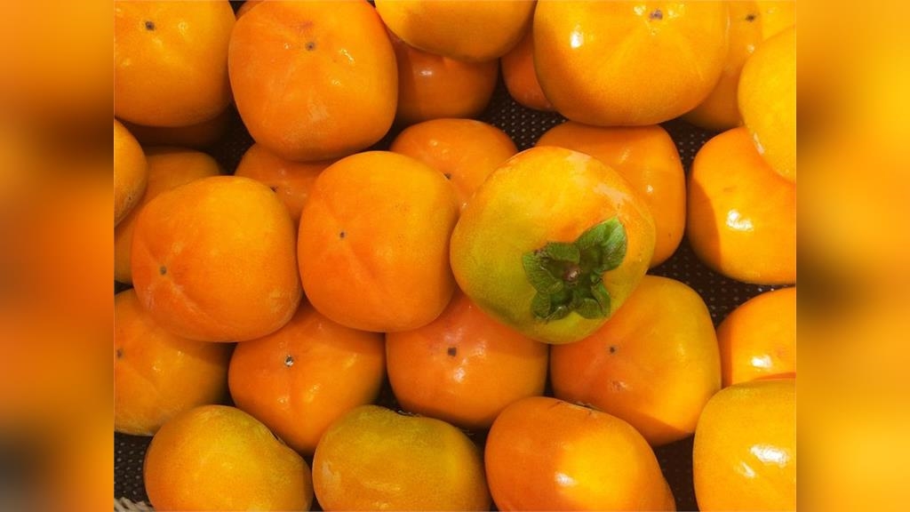 柿子切開「果肉冒黑斑」能吃嗎？農糧署解答「1情況」恐腐壞快丟掉