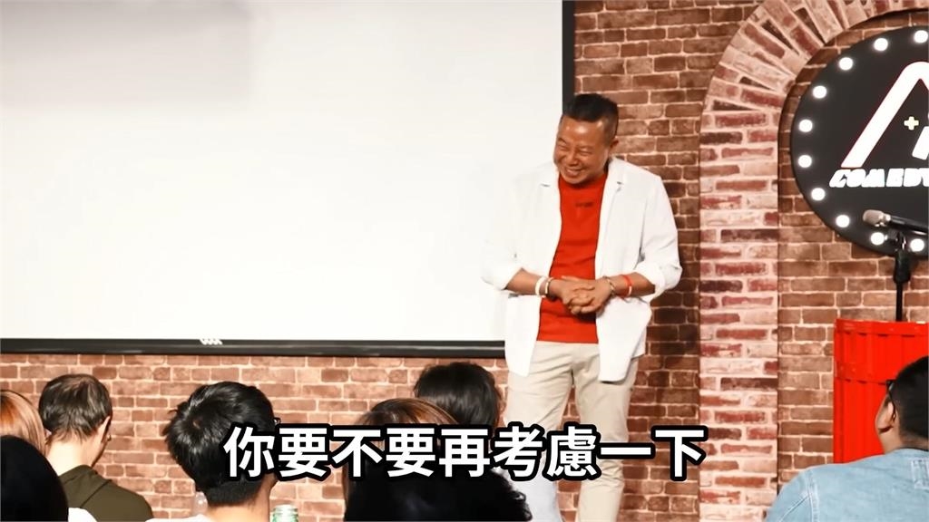 脫口秀講師曝當年超扯求婚實錄 劇團成員假扮保全超強反應:在處理了