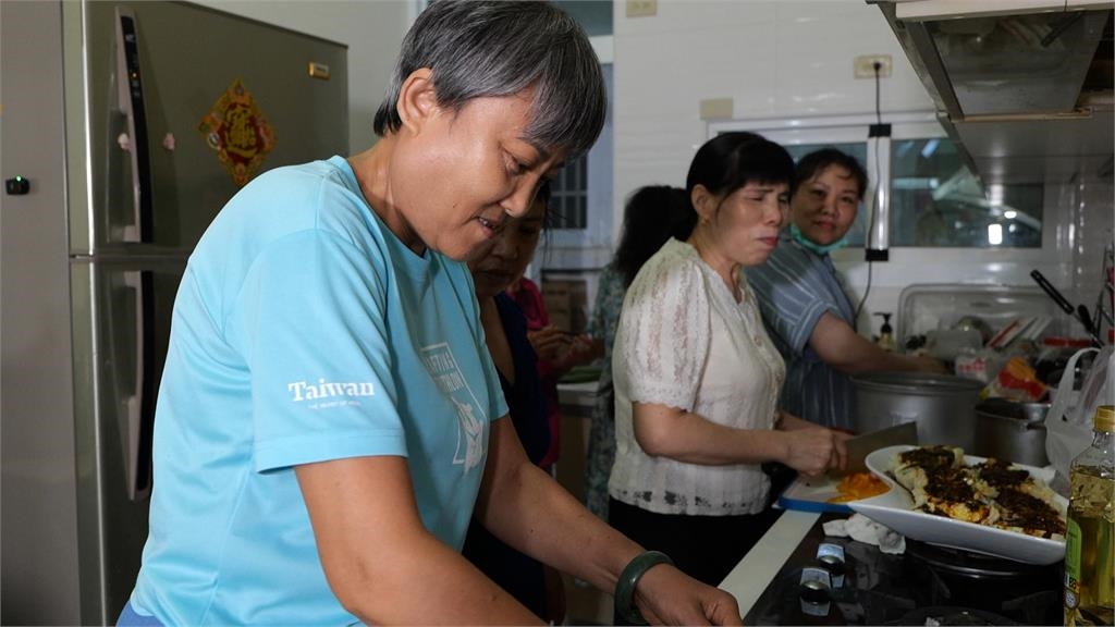 臺東新住民義剪志工隊 走進社區服務長者