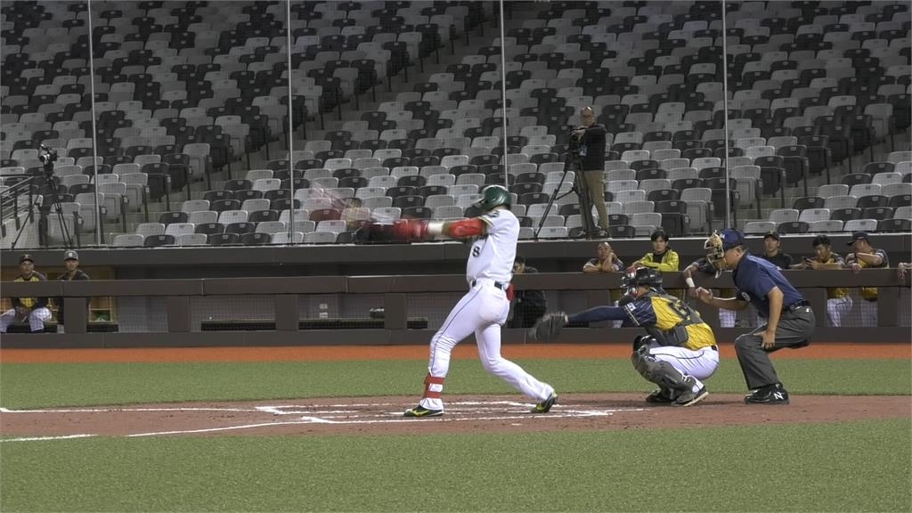 等了32年！大巨蛋開打！　業餘甲組球員：和東京巨蛋差不多