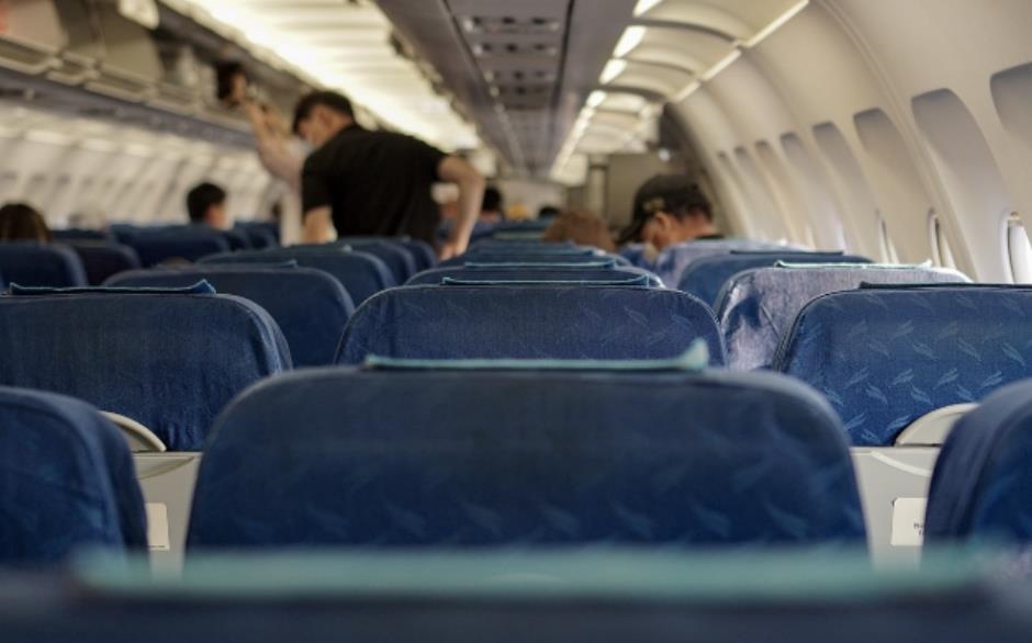 影/美女空服員揭密「按1神奇按鈕」乘客秒舒適 萬網共鳴:超實用