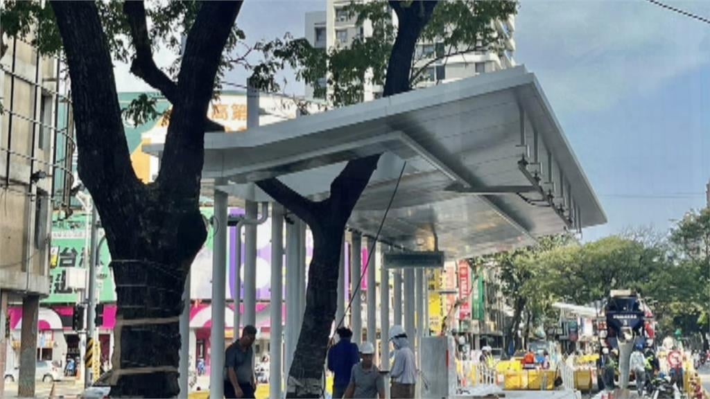 高雄輕軌進行第二階段列車測試　正式駛入市民生活領域