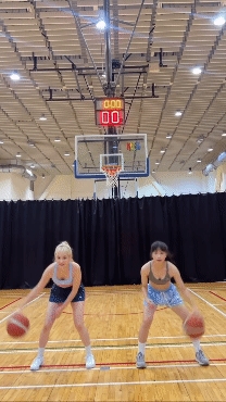洗菜、賴ki只穿運動Bra打籃球！「雙倍賣力運球」震撼2萬粉：好厲害