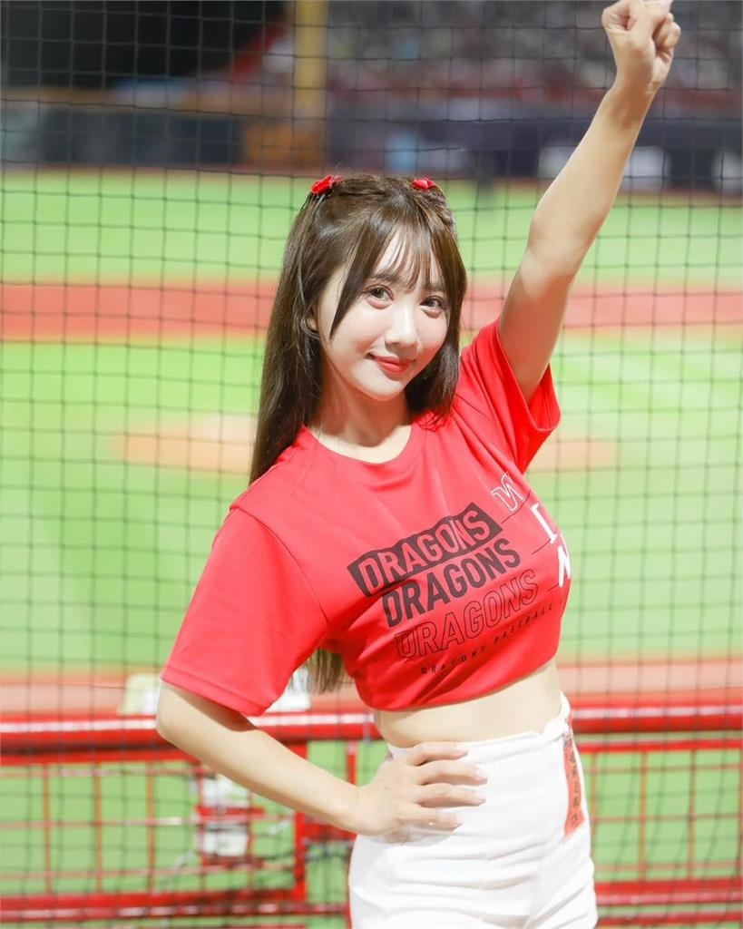 小珍奶中職休賽季放福利！小背心「蹦跳熱舞」衝撞鏡頭網暈：愛了