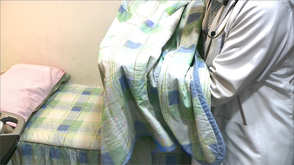 換季過敏元凶是冬衣冬被? 醫師建議「先洗過再用」