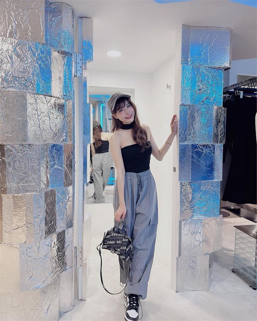 樂天IU「一塊布裹身」真實身材現形！側身照「太腰瘦」網看呆：仙女