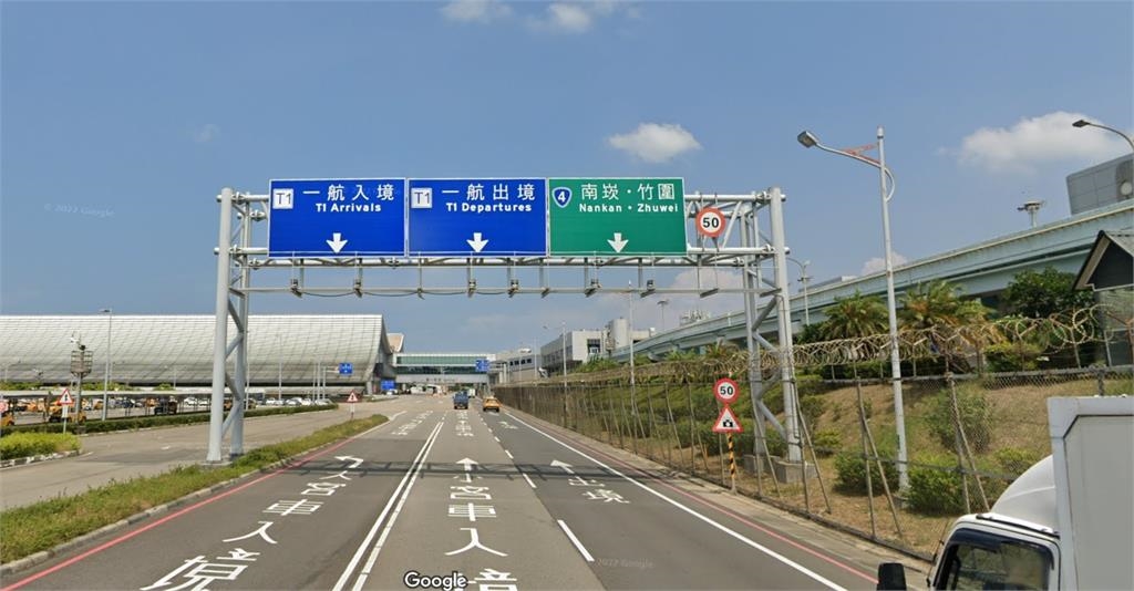 「出境、入境」都消失！桃園機場告示牌「貼心改動」網全讚：一看就懂