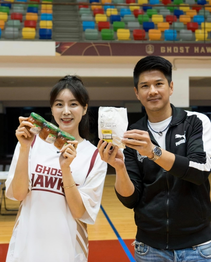 真.最萌身高差!安芝儇同框230cm「馬爾他巨獸」逆天美腿被看光