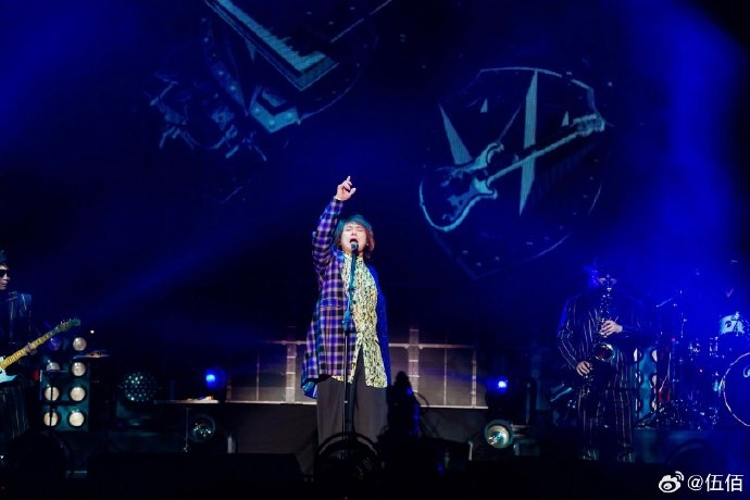 場面超尷尬！伍佰演唱會爆衝突「觀眾怒喊退票」　粉絲全氣炸原因曝