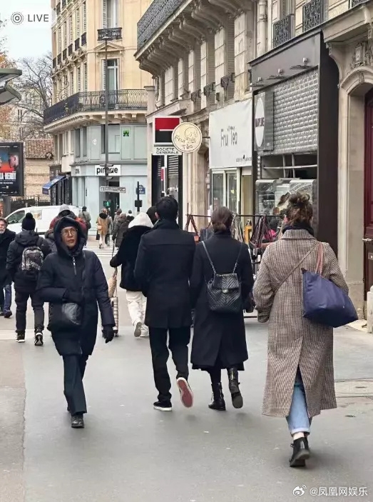 許瑋甯、邱澤巴黎蜜月全被拍!大街「甜蜜牽手不放」網讚:好好看