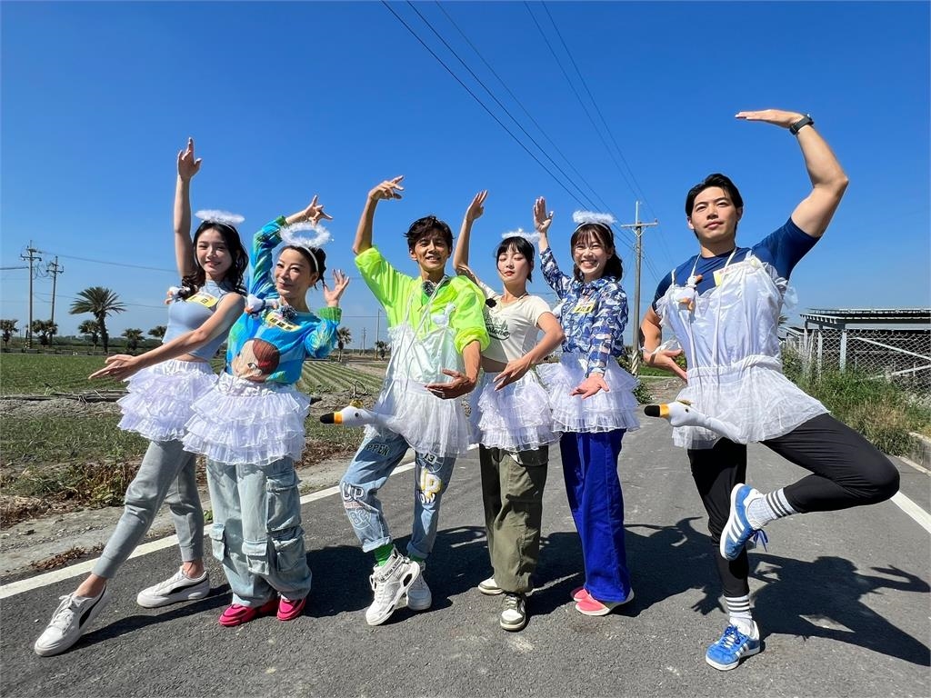楊繡惠扮福音戰士鵝舍跳舞頻頻掉拍，籃籃排舞讓她自由發揮