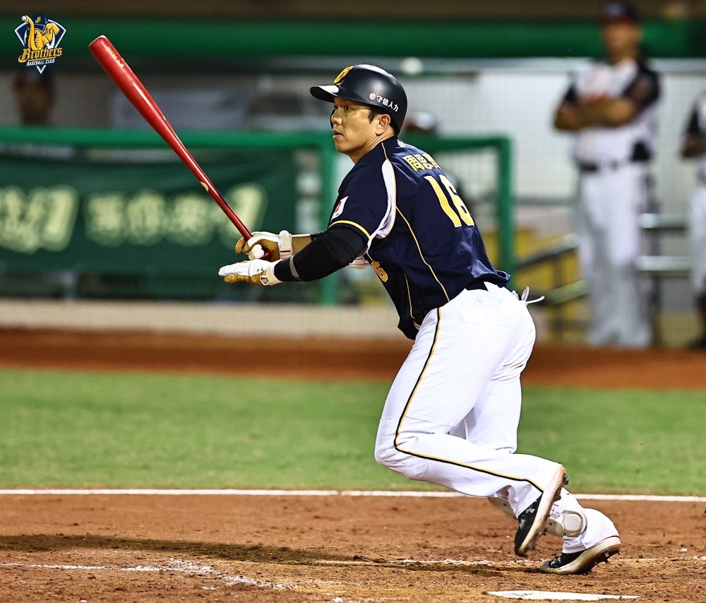 統一獅「大學長」高掛球鞋　45歲高國慶退休明年轉任教練