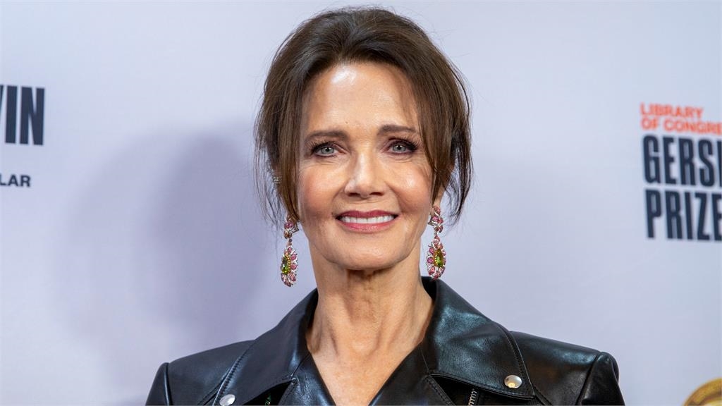 「第一代神力女超人」重返螢光幕! 72歲不科學美貌網驚:永恆美人
