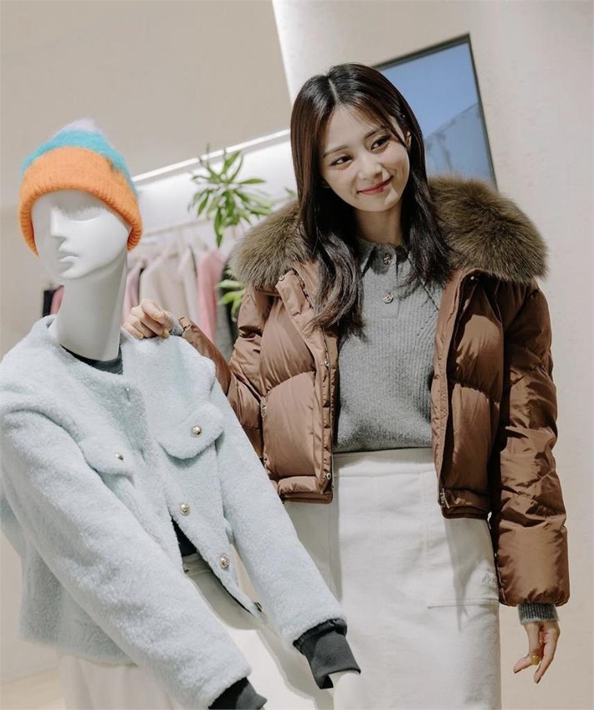 子瑜「激短皮裙」辣展逆天美腿！網對比昔日棚拍「崩毀造型」：贏麻了！