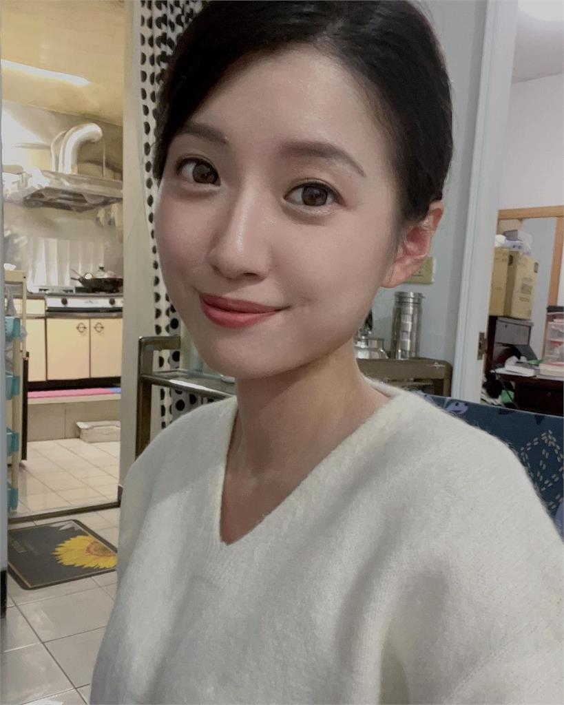 國軍「超美政戰士」自拍畫面曝!PTT網「全想簽了」狂讚她:神級存在