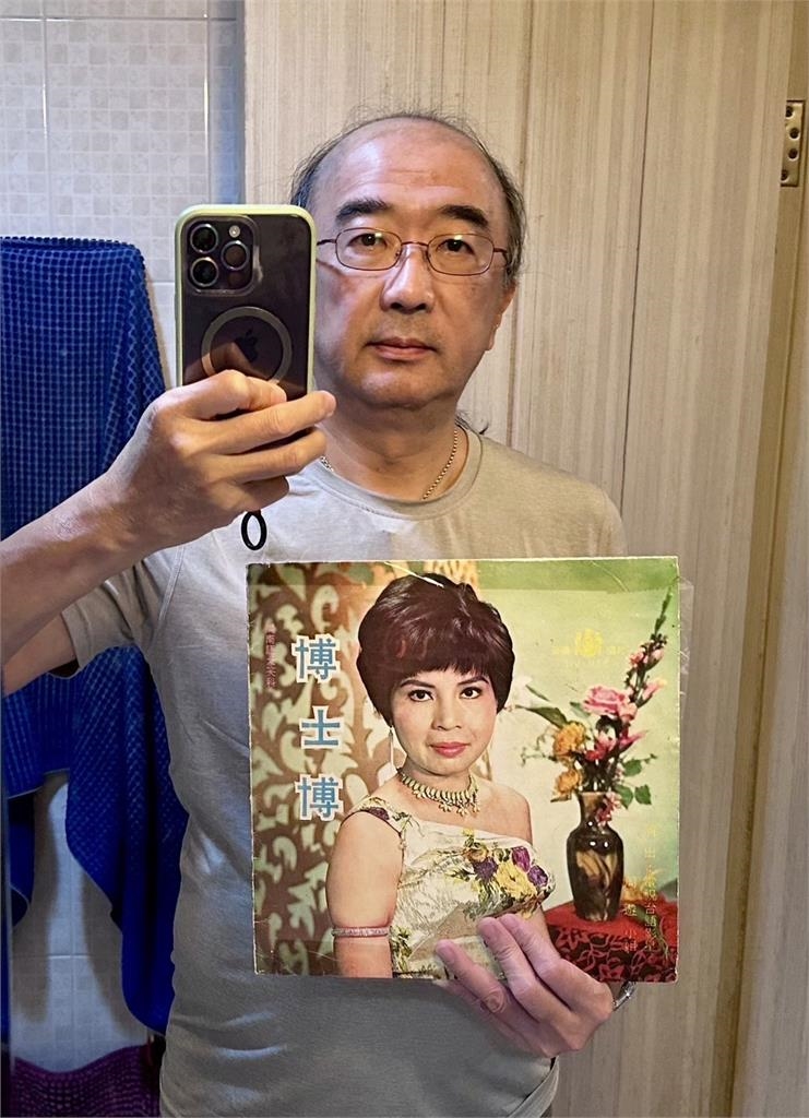 86歲周遊「62年前美照」曝光!粉絲贈「珍貴禮物」打開一看竟是…