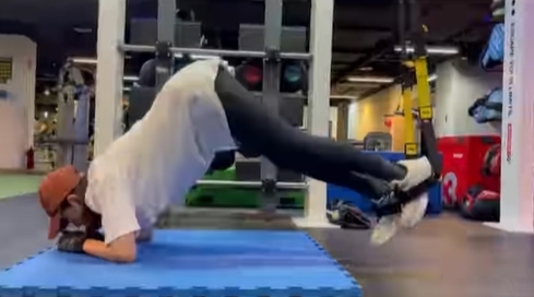 53歲蘇慧倫凹出不科學核心!揮汗健身片「炸出超猛體格」全網讚嘆