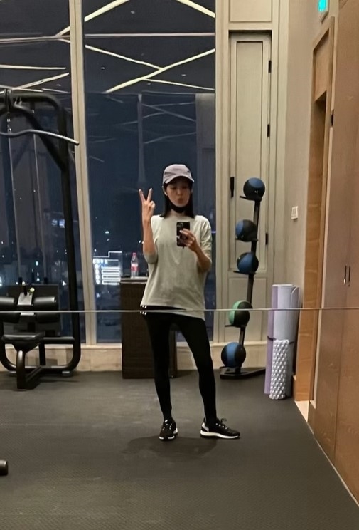 53歲蘇慧倫凹出不科學核心!揮汗健身片「炸出超猛體格」全網讚嘆