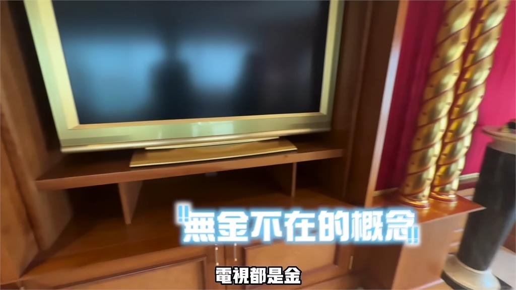 網紅開箱杜拜總統套房　「牆面、馬桶手把都鍍金」他嚇喊：土豪的任性