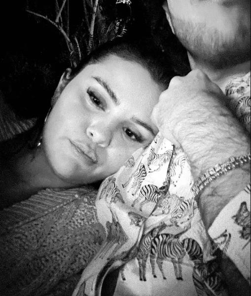 賽琳娜「掰了小賈斯汀5年」認愛私照流出!新男友竟是「BTS製作人」震撼8百萬網