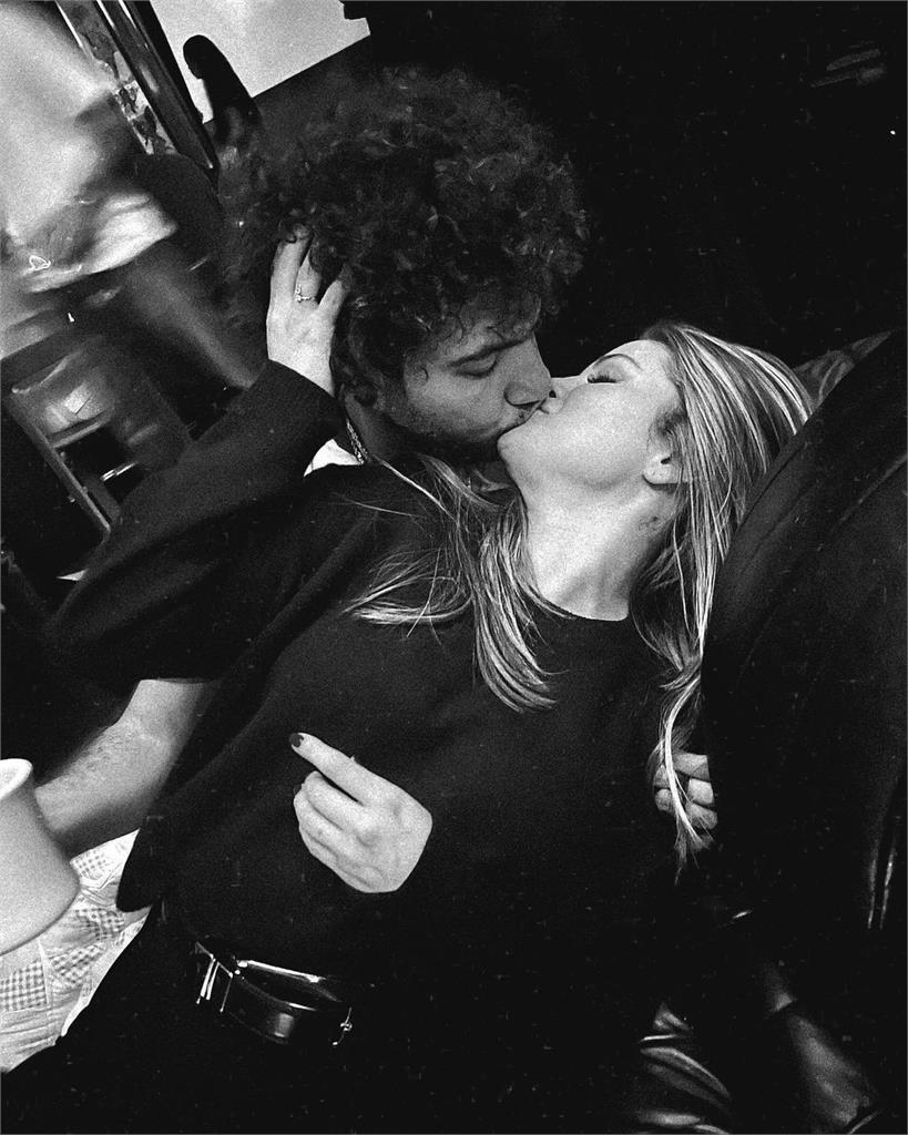 賽琳娜「掰了小賈斯汀5年」認愛私照流出!新男友竟是「BTS製作人」震撼8百萬網