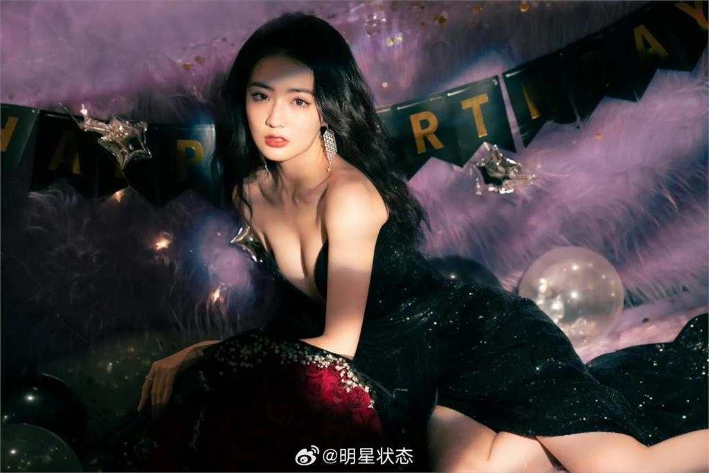 《甄環傳》玉嬈轉大人！深V戰服「彈出巨物」超有料　萬網緊盯：求翻牌