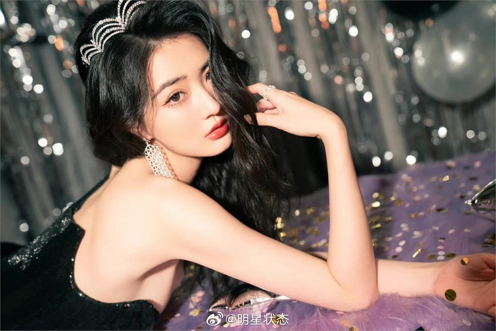 《甄環傳》玉嬈轉大人！深V戰服「彈出巨物」超有料　萬網緊盯：求翻牌