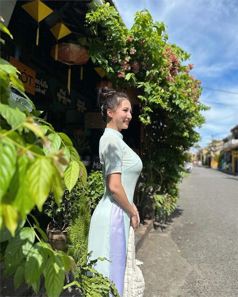 林采緹穿越南奧黛展「極致起伏」!側面曲線「太暴力」網暈:人間天使