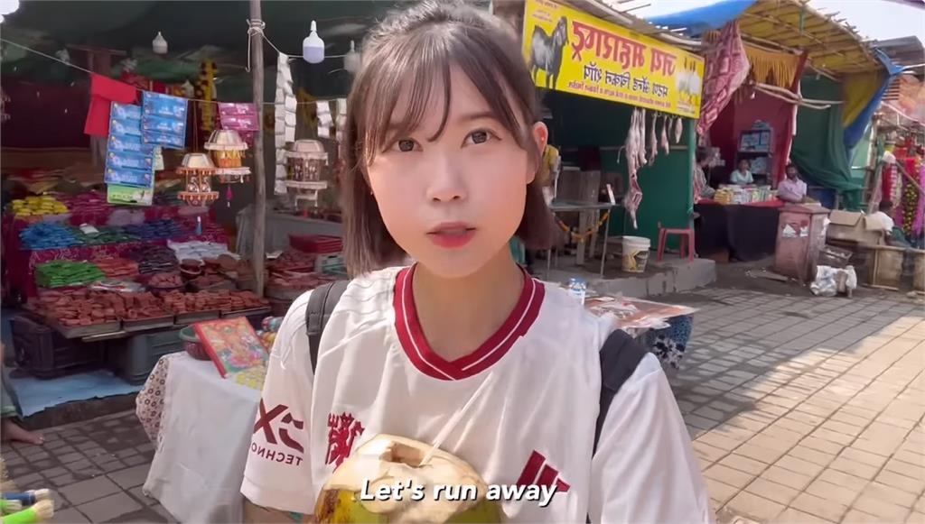 正妹YTR獨自去印度…當街遭男子「強摟揉肩」嚇壞！影片惹怒當地人