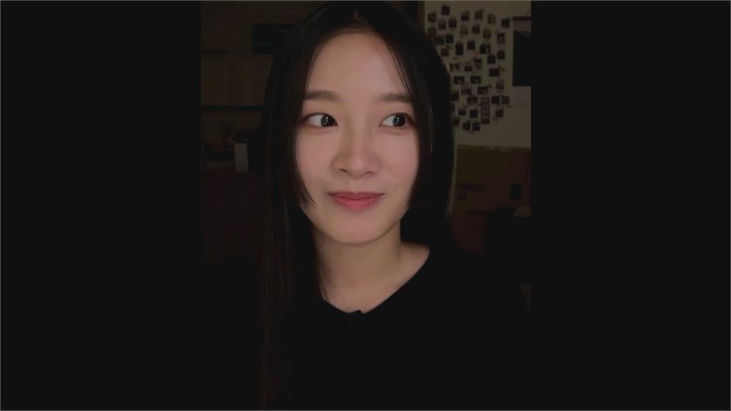 繞口令零失誤！正妹甜嗓挑戰「南港展覽館」　網歪樓：太可愛根本沒聽