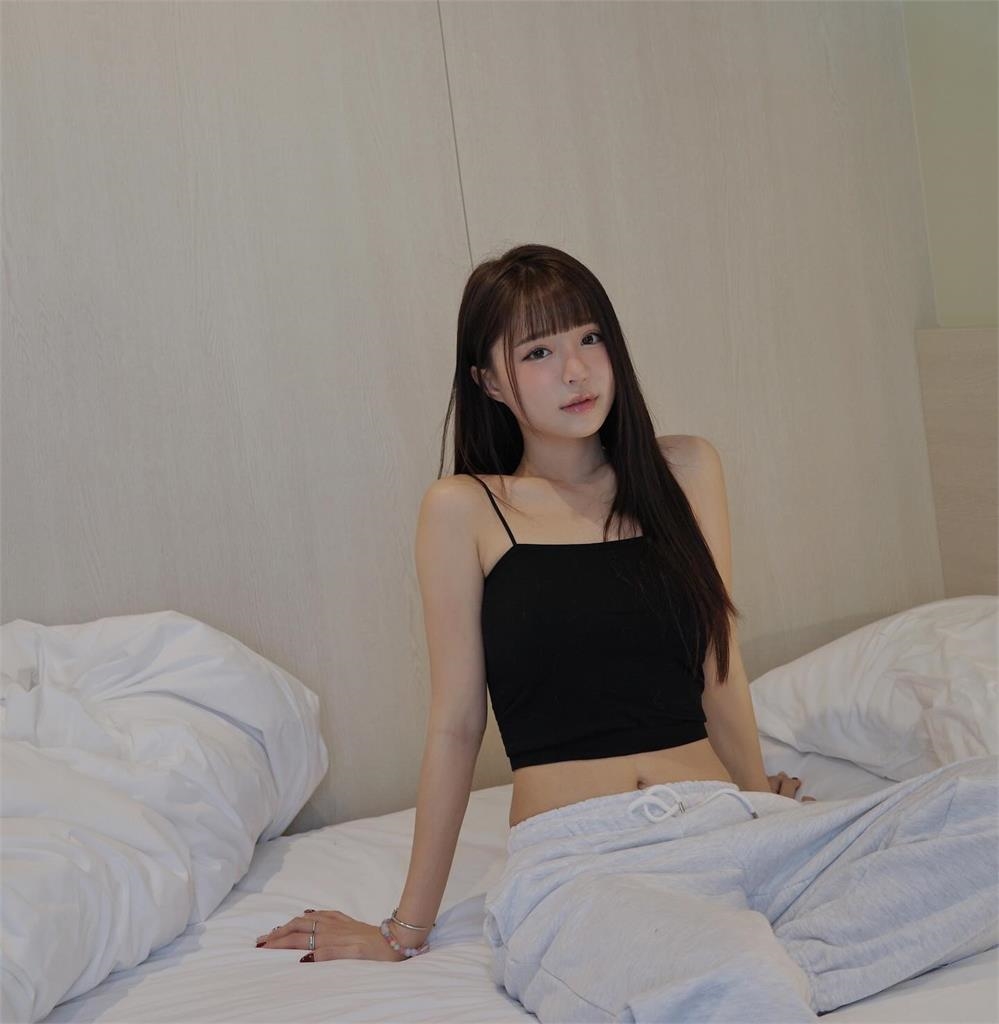 愛水不怕流鼻水!元元飛韓國穿超少 曬床照嬌喊:好適合「做這件事」